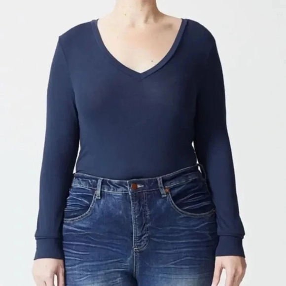 Universal Standard Foundation Long Sleeve V-Neck Tee NWT Size 2-4 - Picture 1 of 6